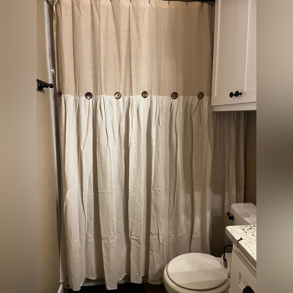 ♥️ SOLD♥️ Gracie Oaks Shower Curtain 72” x 72”. Purchased from Wayfair. LIKE NEW - Picture 3 of 3